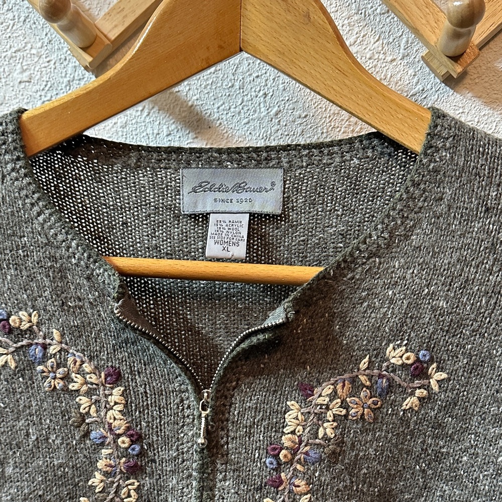 Eddie Bauer Wool blend Hand knit & embroidered full zip sweater Woman’s XL - Picture 3 of 12